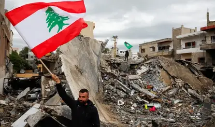 خامنئي يعيد "وحدة الساحات" إلى الواجهة.. هل يُدخل "حزب الله" لبنان في حرب جديدة؟