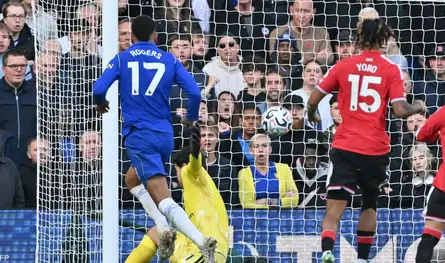 مانشستر يونايتد يسقط أمام تشيلسي في الدوري الإنكليزي